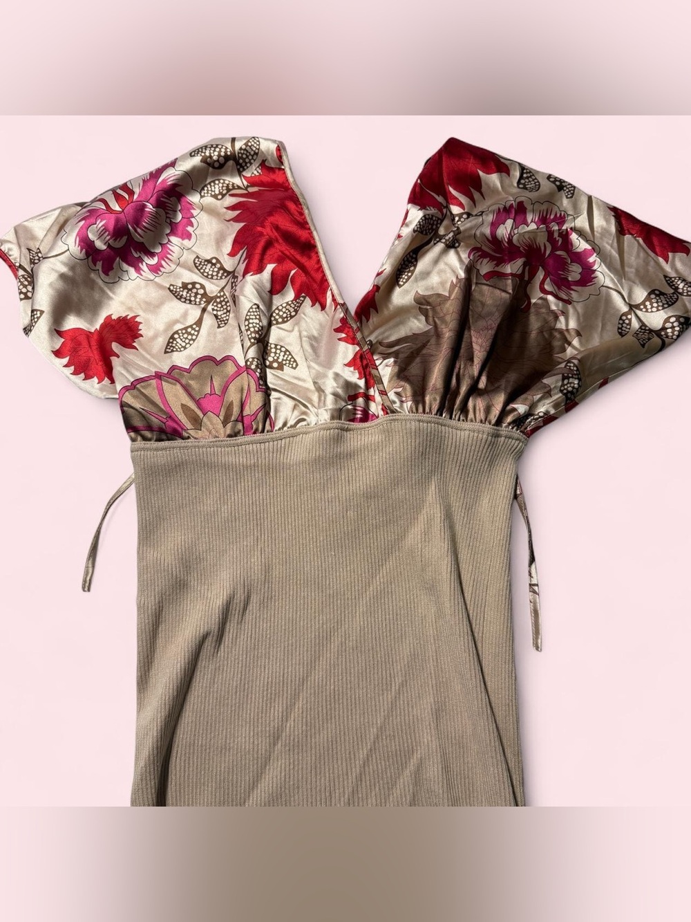 Questions Satin Floral V-Neck Knit Top Beige Pink Red - Medium
